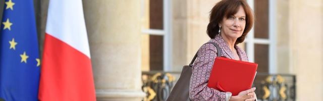 La socialista Laurence Rossignol es la Ministra de Familia de Francia, y quiere multar las webs que intentan disuadir de abortar
