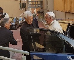 El Papa llegando a la Curia General de los jesuitas