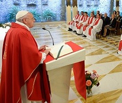 La oración de alabanza «no es fácil», dice el Papa, que urge a todos a aprenderla «desde ahora»
