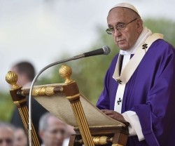 El Papa Francisco en su homilía del Día de Difuntos en el Cementerio Flaminio de Roma