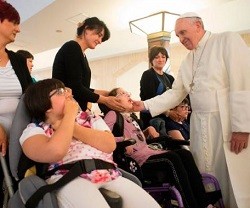 También para los pacientes de enfermedades raras y descuidadas el Papa pide que la Iglesia esté en salida para plasmar de forma concreta la misericordia de Dios.
