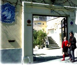 Entrada al reciento del santuario de Schoenstatt en la calle Serrano de Madrid