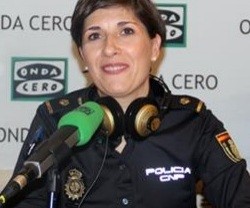 La Inspectora Arén, especializada contra el acoso a menores, explica los riesgos de los móviles