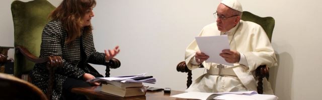 Stefania Falasca, de Avvenire, el diario de los obispos italianos, en su diálogo con el Papa Francisco