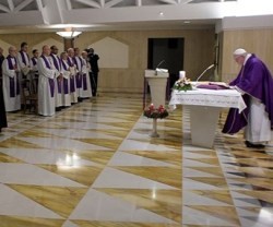 Misa de Adviento en Santa Marta - el Papa habla a los sacerdotes