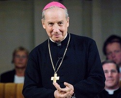 Fallece Javier Echevarría, prelado del Opus Dei, tras varios días ingresado por una neumonía