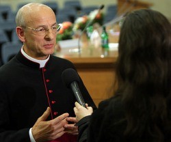 El español Fernando Ocáriz, vicario del Opus Dei, pilotará la prelatura mientras se elige sucesor