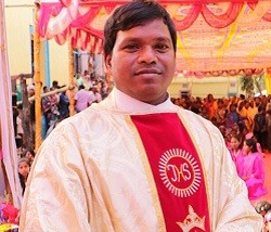 Fue víctima y testigo de la persecución anticristiana en Orissa, lo que fortaleció su vocación