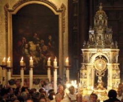 La liturgia latina suma símbolos y ritos de rica expresividad que merece la pena conocer