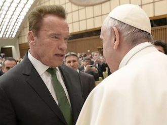 Schwarzenegger, causa común con el Papa