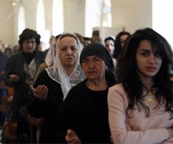 El Patriarca caldeo visita Nínive y destina 400.000 euros para la reconstrucción de casas e iglesias
