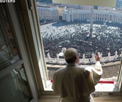 «Jesús nos invita a ser un reflejo de su luz, a través de las buenas obras»: el Papa en el Ángelus