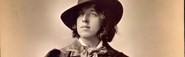 De Oscar Wilde se expone lo más sabido y manido y se esconde lo que de verdad da la clave de su vida y su personalidad: su permanente aspiración católica.
