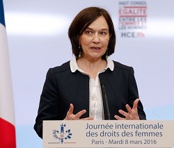 La ministra francesa no concibe que haya personas que alerten del riesgo de abortar