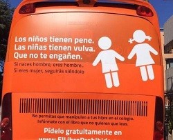 De la CUP al PP, los políticos españoles se espantan del autobús que dice que los niños tienen pene