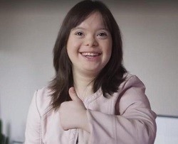 Una joven con síndrome de Down presentará el Tiempo de France 2 gracias a una campaña ciudadana