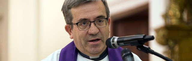 El obispo Argüello: la polémica del autobús evidencia «falta de libertad» y «gran intolerancia»