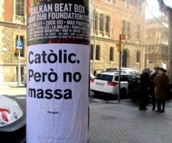 Catòlic però no massa, es decir, católico pero no demasiado... que es como se define  la mayoría - campaña en Barcelona