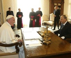 El Papa Francisco visitará el Líbano, afirma el presidente Aoun tras reunirse con él en el Vaticano