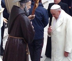 El Papa Francisco, ante una imagen del Angelo da Acri, futuro santo
