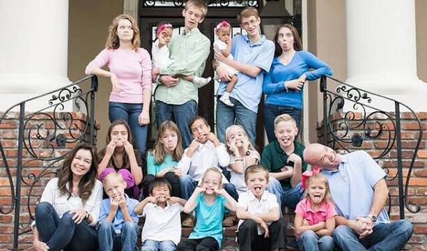 Tienen 18 hijos, varios adoptados, y la fe es su pilar: ofrecen 4 consejos útiles para toda familia