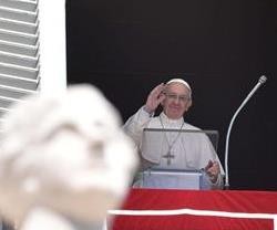 En el tiempo de Pascua el Papa reza en público el Regina Caeli