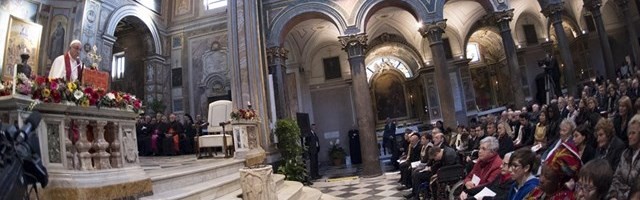 Francisco en la basílica de los mártires modernos en la Isla Tiberina de Roma