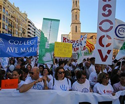 40.000 personas claman en Valencia contra la política sectaria en educación del gobierno regional