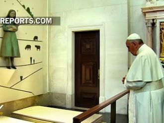 El Papa, ante la tumba de los «pastorinhos»