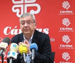 Ángel Iriarte, director de Cáritas Pamplona, es quien logra que los pobres cobren lo que los políticos prometen