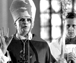 Un Joseph Ratzinger de 50 años en la homilía de su consagración episcopal en 1977