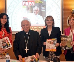 El cardenal Cañizares presentó la revista sobre el Papa en la Universidad Católica de Valencia