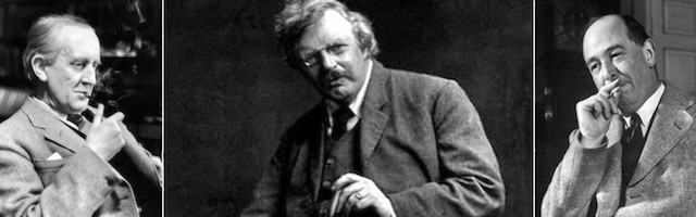 A la izquierda, Tolkien; a la derecha, Lewis; en posición central (en todos los sentidos) respecto a ambos, Chesterton.