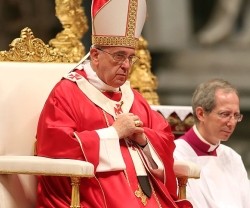 Francisco oró por las víctimas de Londres del sábado vigilia de Pentecostés