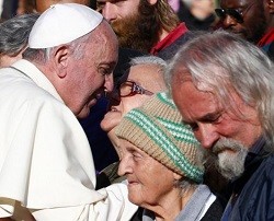 Invitar a los vagabundos del barrio a casa: esto pide el Papa para la Jornada Mundial de los Pobres