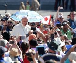 El Papa cada miércoles aprovecha para saludar a los peregrinos en la plaza