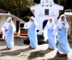 Las Comunicadoras Eucarísticas de Colombia son populares por sus bailes, juventud y alegría