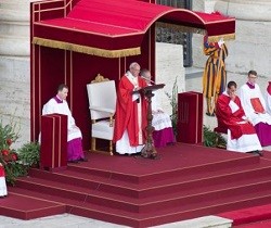 El Papa presidió la misa en la que participaron los nuevos cinco cardenales