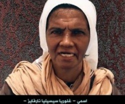 La hermana Gloria Cecilia, bastante desmejorada, con su nombre en árabe en un fotograma del vídeo