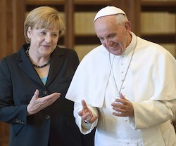 Francisco y Angela Merkel, durante su último y cordial encuentro en el Vaticano.