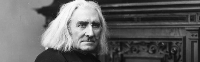 Franz Liszt, a pesar de sus devaneos amorosos, nunca perdió la fe y vistió en sus últimos años el hábito religioso.