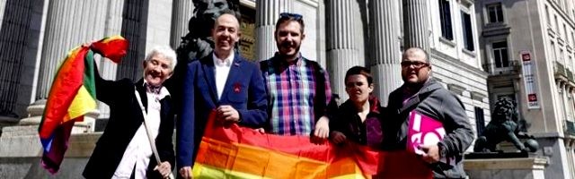 El lobby gay de la FELGTB en el Congreso de los Diputados - la ley que han escrito multará al que critique sus postulados