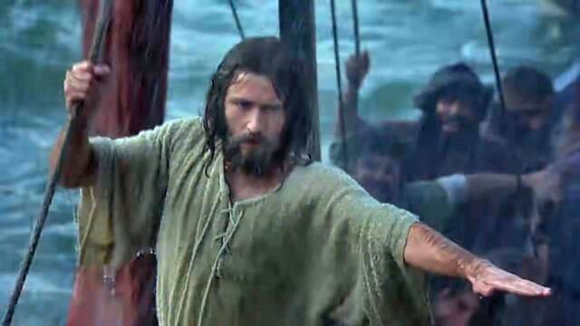 Jesús calma las aguas y el viento en el docudrama 'Jesús' ('The Jesus Film') dirigido en 1979 por Peter Sykes y John Krish, con Brian Deacon como Jesucristo.