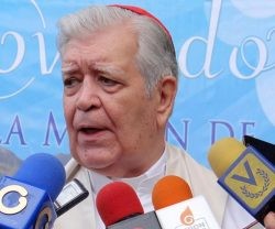 El cardenal Urosa se quedó con los refugiados en la iglesia pidiendo una evacuación segura para todos
