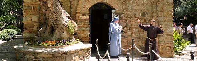El arzobispo de Esmirna cuenta que la mayoría de peregrinos que acuden a la Casa de la Virgen son musulmanes.