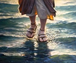 Jesús anda sobre el mar .