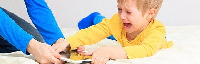 15 consejos prácticos y concretos de los pediatras para no crear pequeños adictos a las pantallas