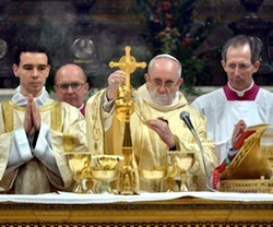 Francisco afirma que hay que superar las prácticas que desfiguran la reforma litúrgica querida por el Concilio.
