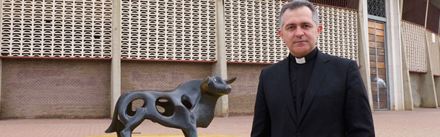 Raúl Muelas, capellán de la plaza de toros de Palencia: «Un torero rezando es una estampa preciosa»