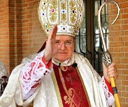 El cardenal Burke ofreció por España la misa que ofició en Paracuellos.
